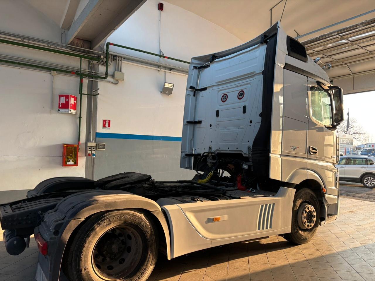 Mercedes Benz 1848 StreamSpace