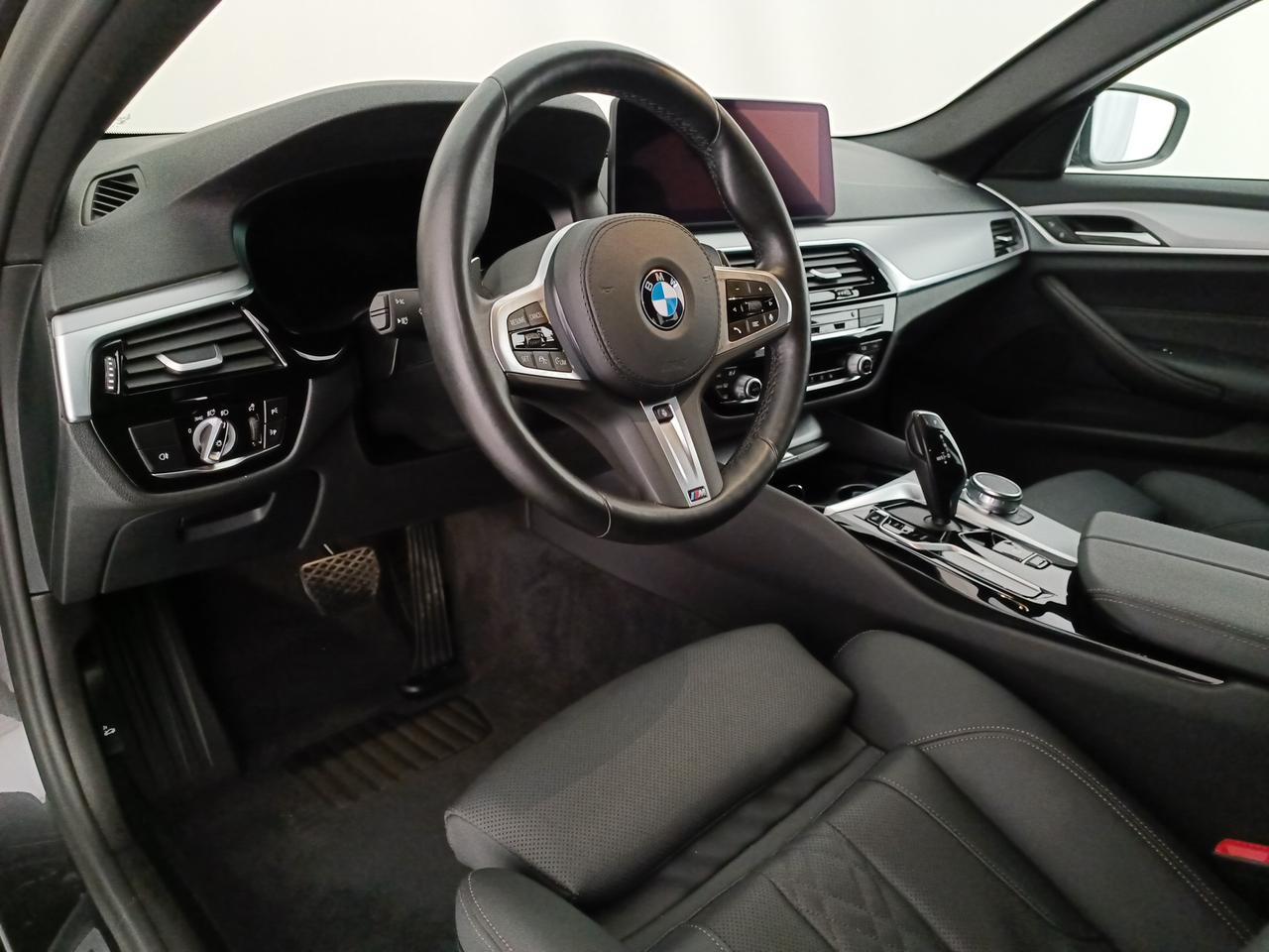 BMW 520d Touring mhev 48V xdrive Luxury auto
