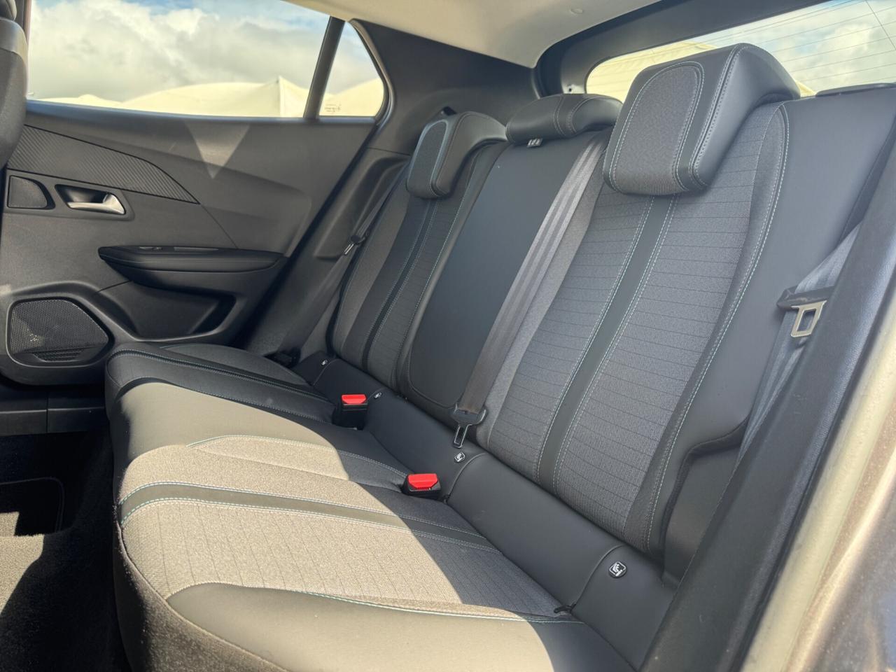 Peugeot 2008 BlueHDi 130 S&S EAT8 Allure