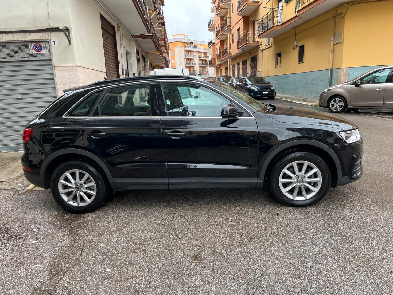Audi Q3 2.0 TDI 120 CV Business