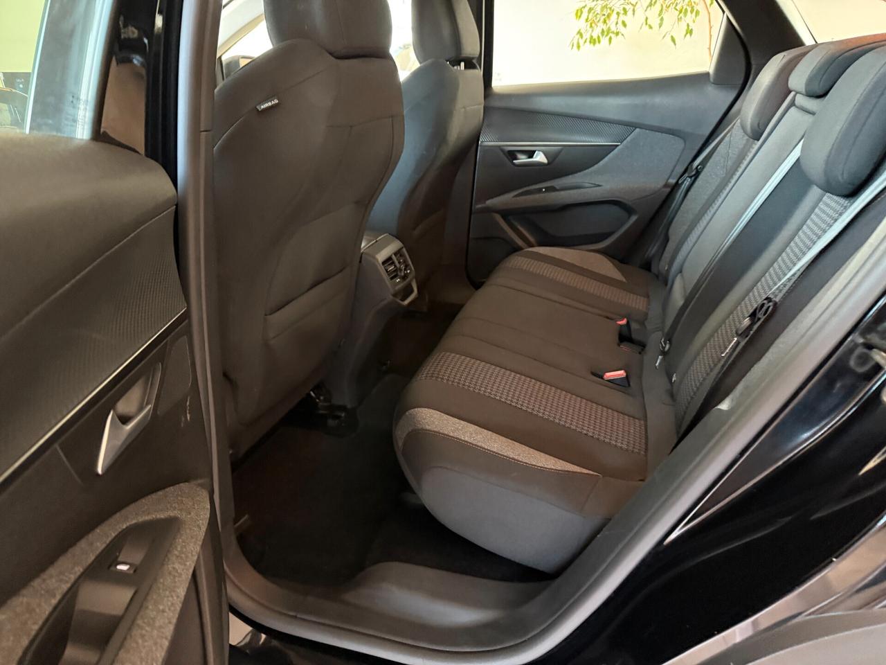 Peugeot 3008 BlueHDi 130 S&S EAT8 Business FullLed