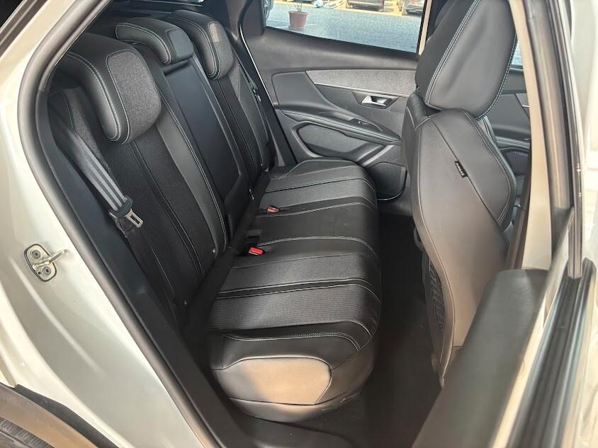 Peugeot 3008 Hybrid 225 e-EAT8 Allure Pack