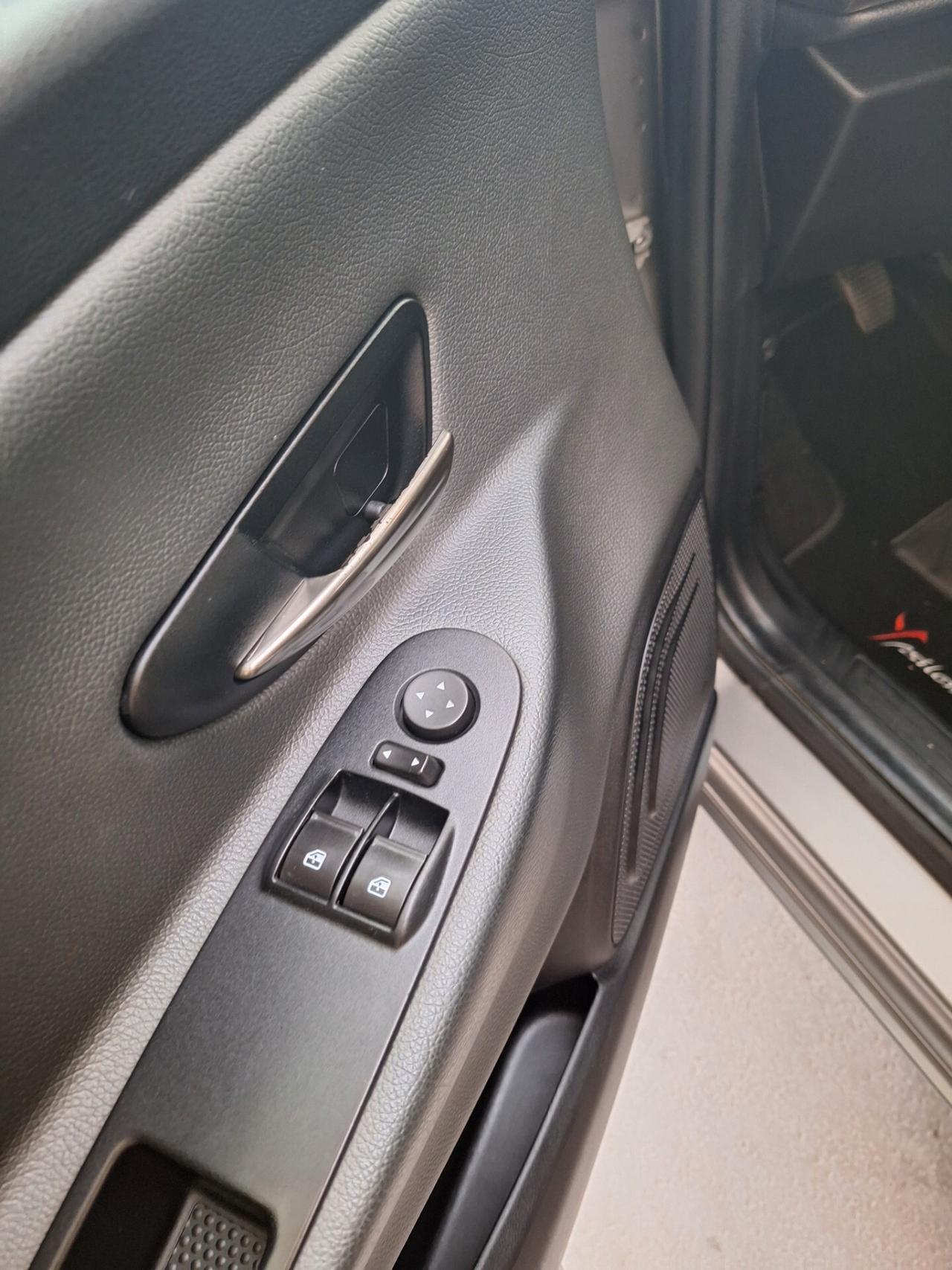 Lancia Ypsilon 1.3 MJT 95 CV 5 porte S&S Platinum