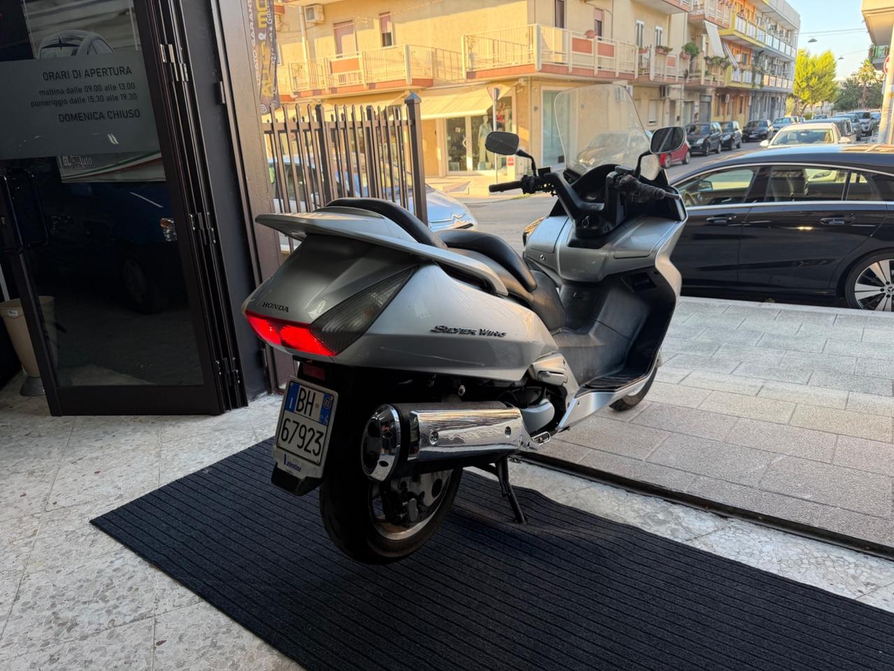 Honda Silver Wing 600 Aggressivo