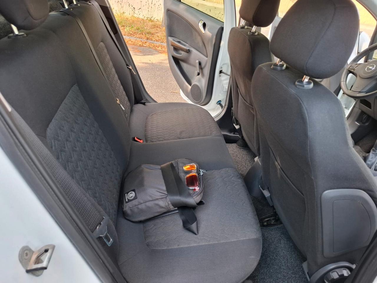 Opel Corsa 1.2 5 porte 2013 SOLAMENTE 99.000 KM