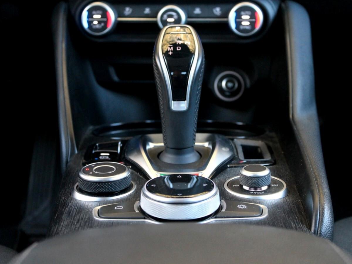 Alfa Romeo Giulia 2.2 Turbodiesel 190 CV AT8 Business Navi PREZZO REALE UNIPRO IVA DEDUCIBILE