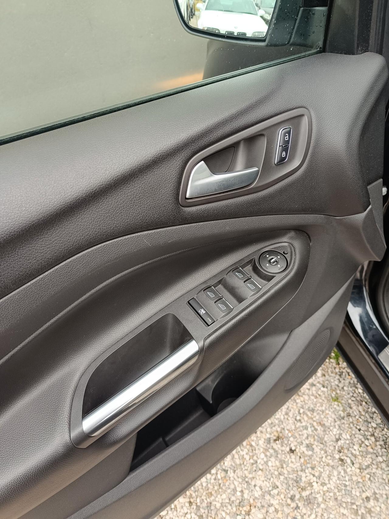 Ford Kuga 2.0 TDCI 140 CV 4WD Powershift Business