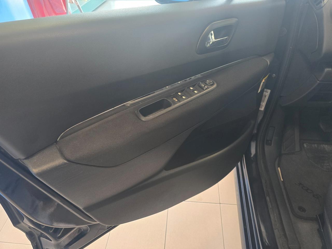 Peugeot 3008 1.6 HDi 112CV cambio robotizzato Tecno