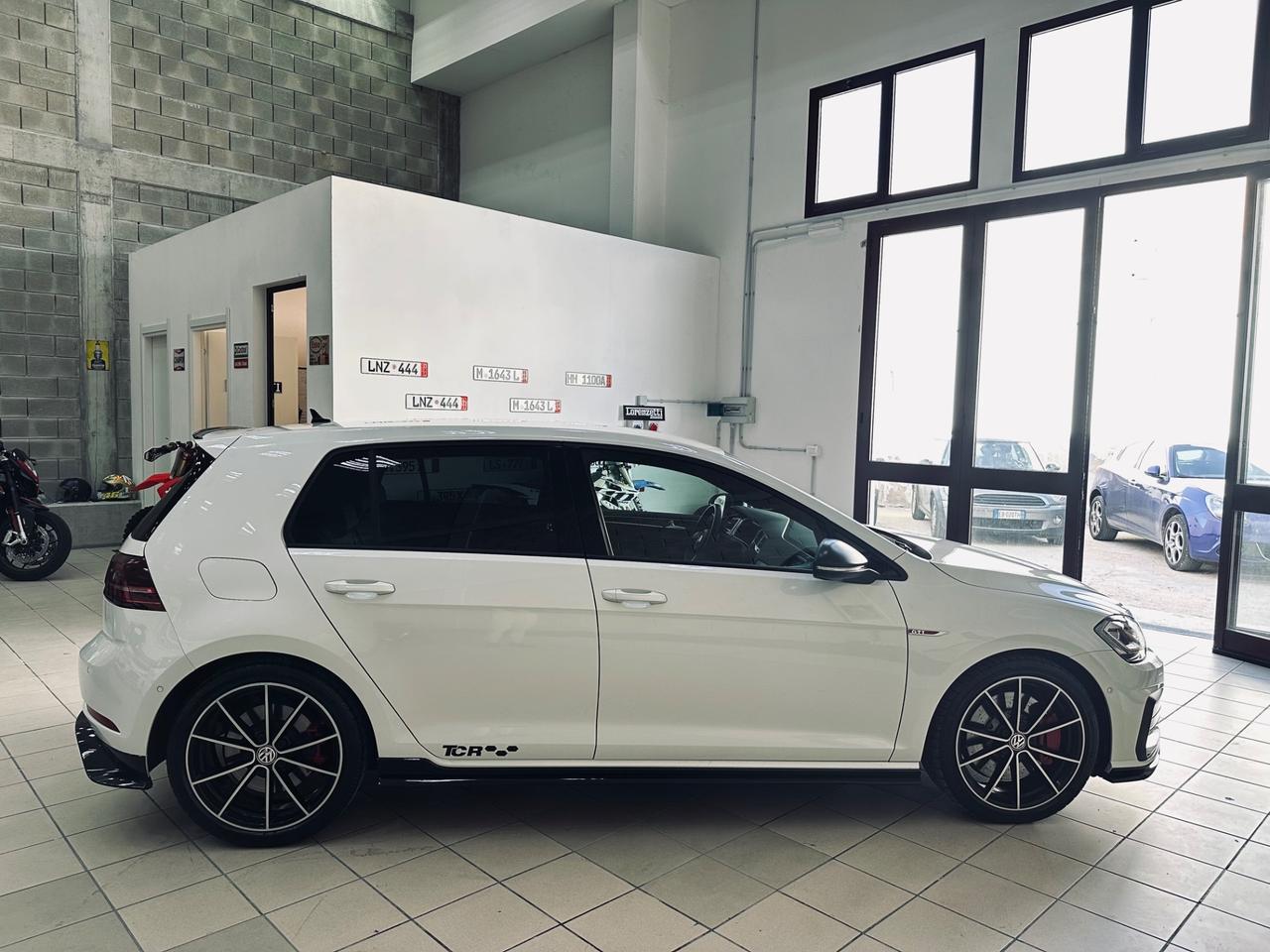 Volkswagen Golf GTI TCR DSG - Akrapovic