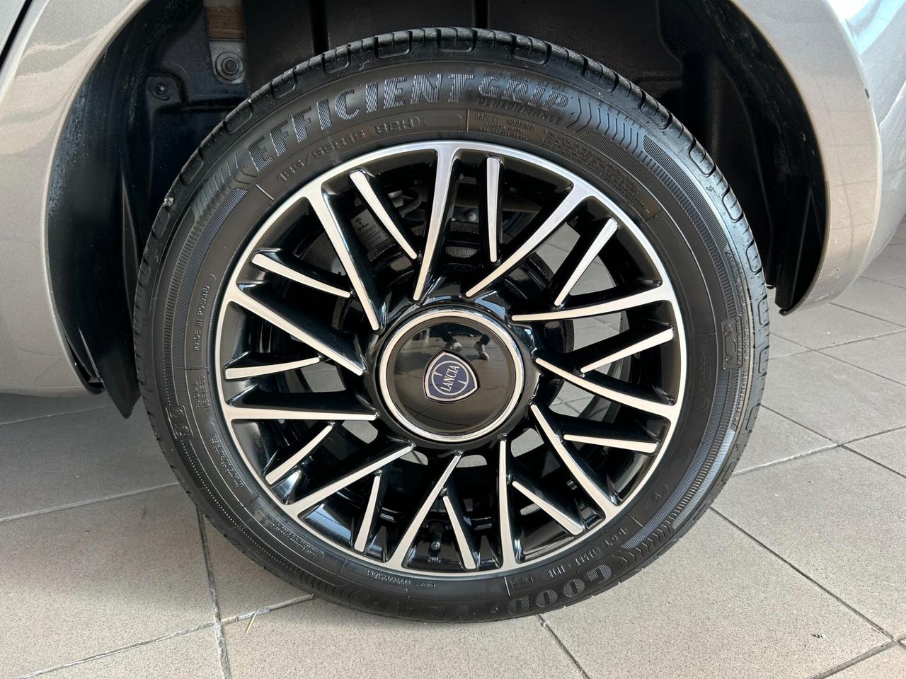 Lancia Ypsilon 1.0 FireFly 5 porte S&S Hybrid Platino