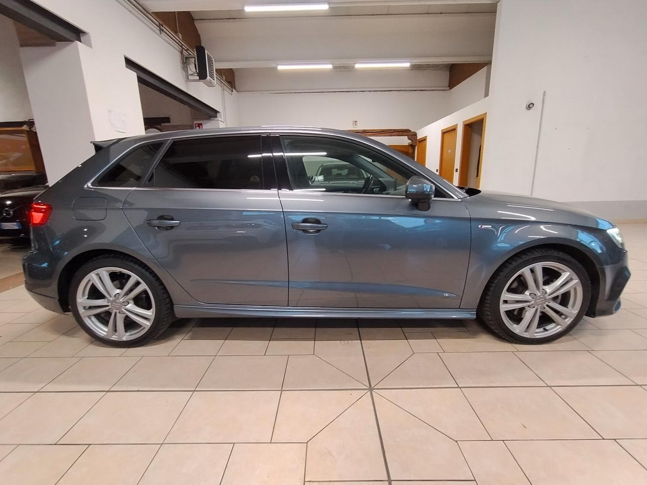 AUDI A3 2.0TDI quattro S-LINE S-tronic - 2019