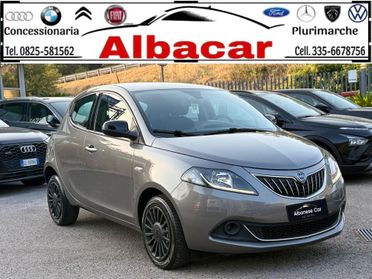 Lancia Ypsilon 1.0 FireFly S&S Hybrid Ecochic Silver