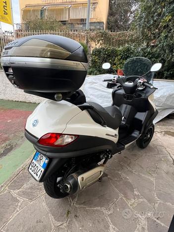 PIAGGIO MP300 **