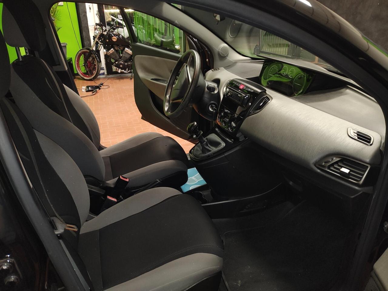 LANCIA YPSILON 1.2 NEOPATENTATI