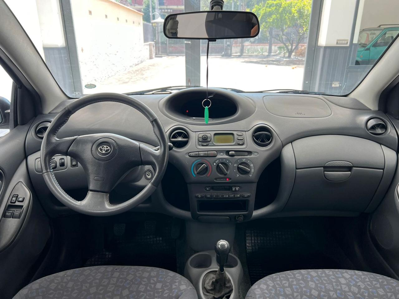 Toyota Yaris 1.3i 16V cat 5 porte Luna