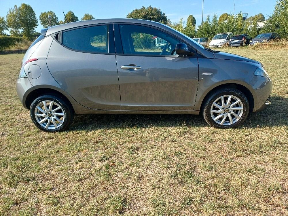 Lancia Ypsilon 1.0 Hybrid Gold 2024 Km 16.000