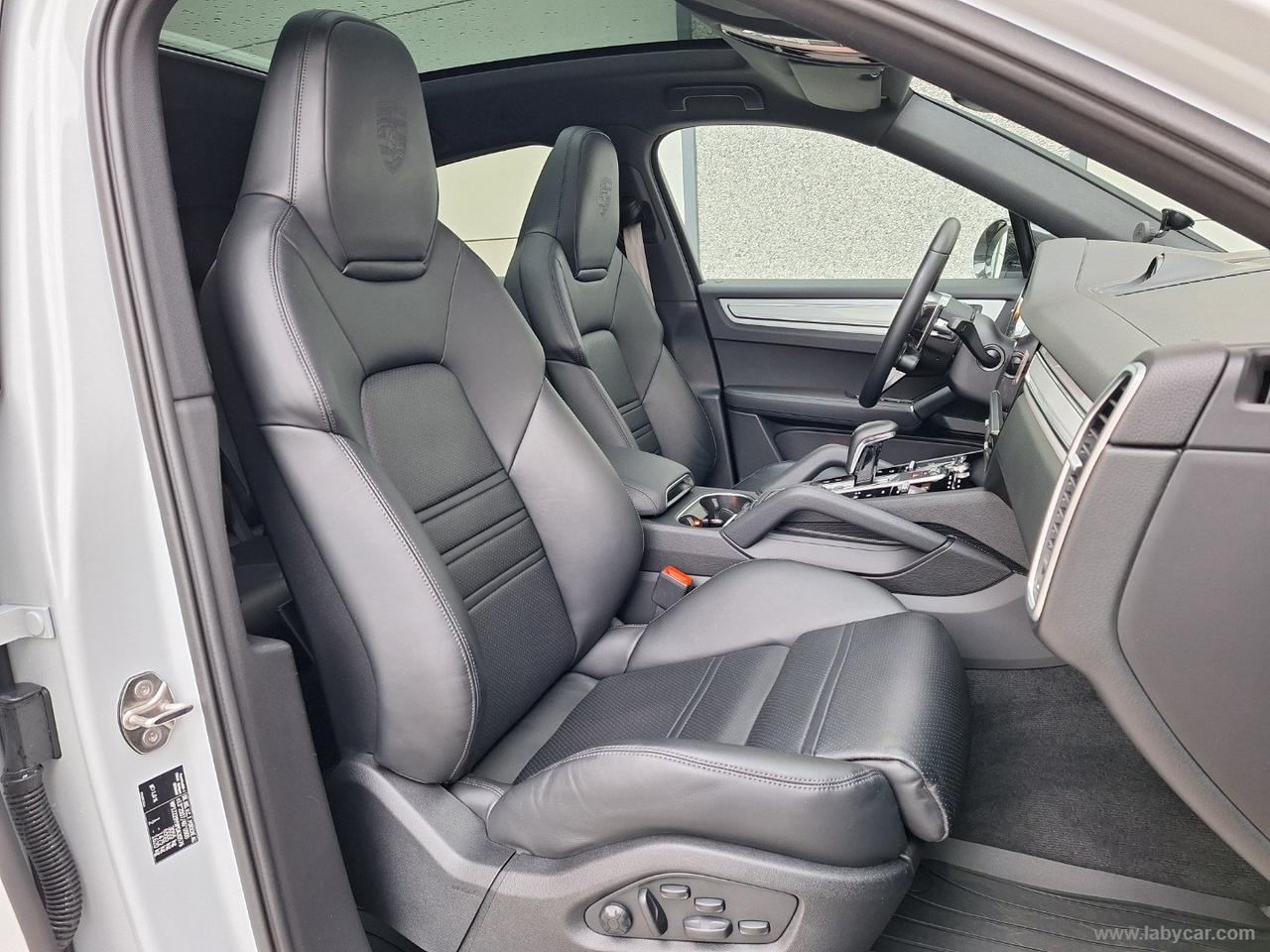 PORSCHE Cayenne Coupé 3.0 V6 E-Hybrid PlatINUM TETTO CARBONIO