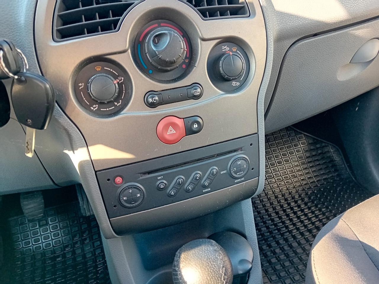 Renault Modus 1.2 16v 75 cv E4 GANCIO TRAINO