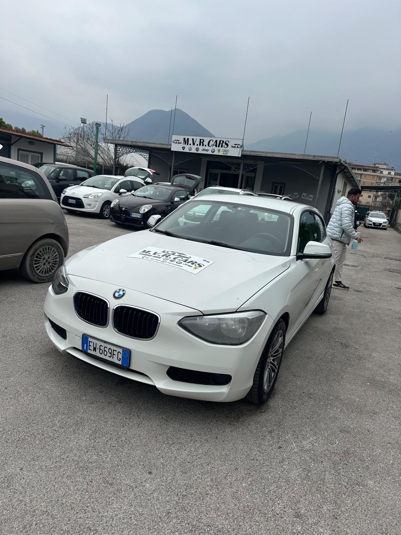 Bmw 114 114d 3p. Unique