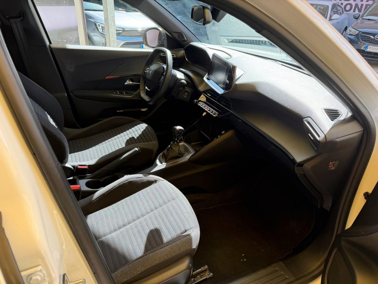 Peugeot 2008 1.2cc benzina 12 mesi garanzia-2023