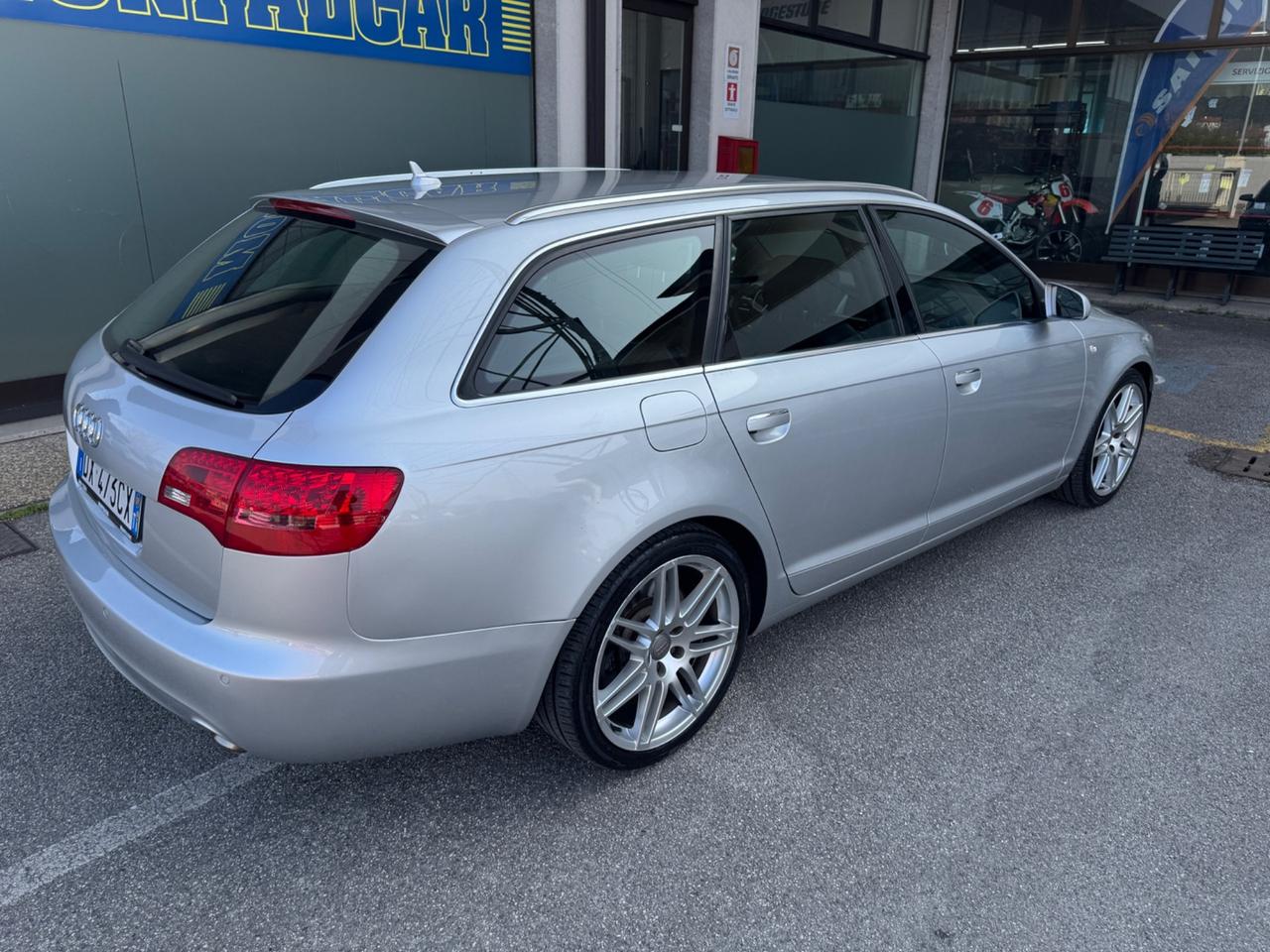 Audi A6 Avant 3.0 V6 TDI quattro S LINE