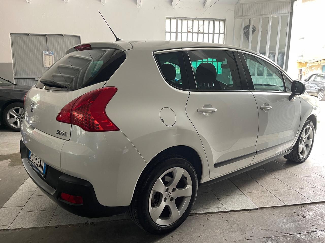 Peugeot 3008 1.6 HDi 110CV cambio robotizzato Premium