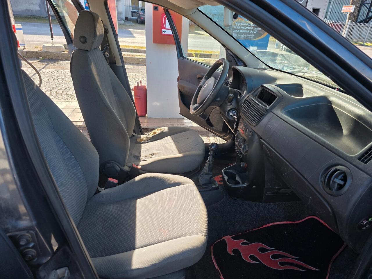 Fiat Punto 1.2 5 porte 160.000km Leggermente incidentata