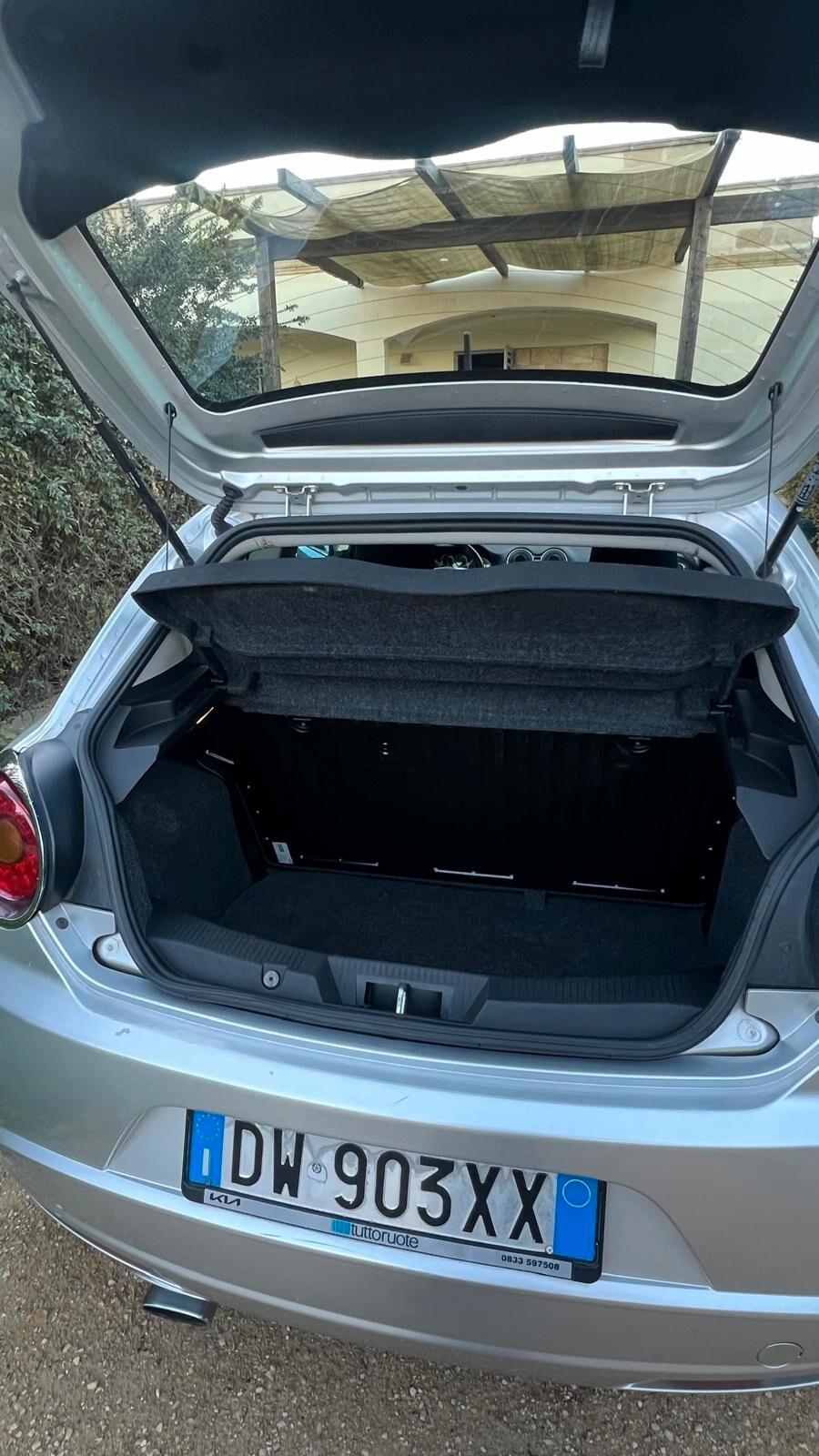 Alfa Romeo MiTo 1.6 JTDm 16V Distinctive Sport Pack