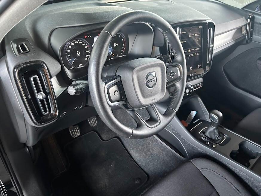 Volvo XC40 T2 Momentum Pro 129cv NEOPATENTATI
