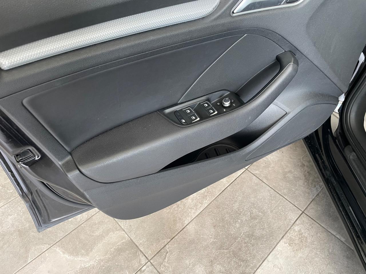 Audi A3 Sedan 1.6 TDI clean diesel S tronic Ambiente