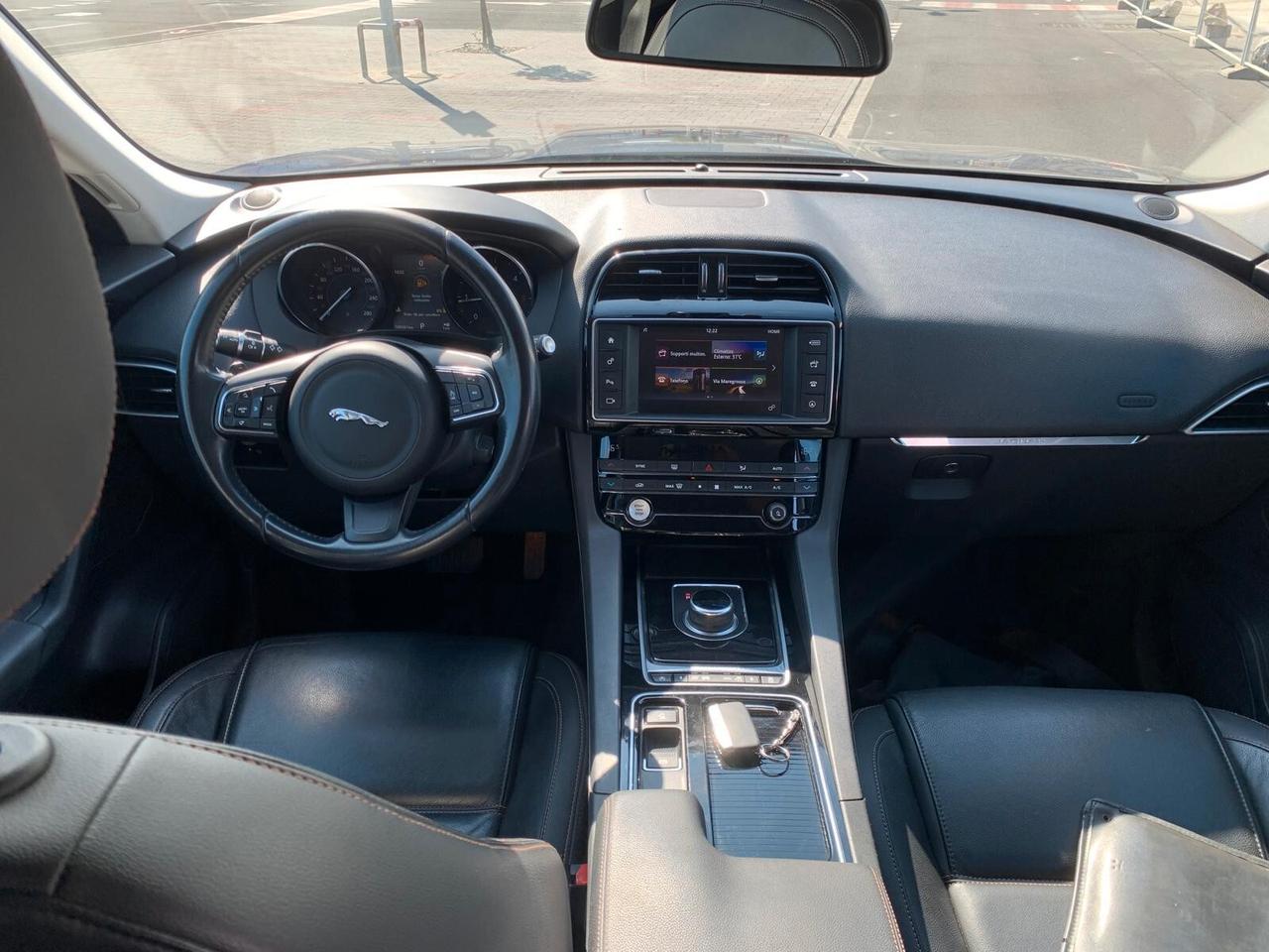 Jaguar F-Pace 2.0 D 180 CV AWD aut. R-Sport