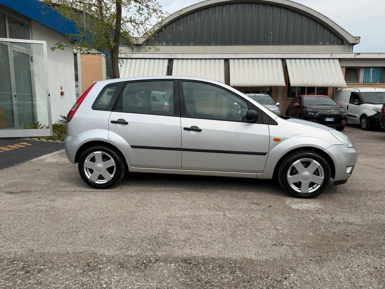 Ford Fiesta 1.4 16V 5p. Ghia