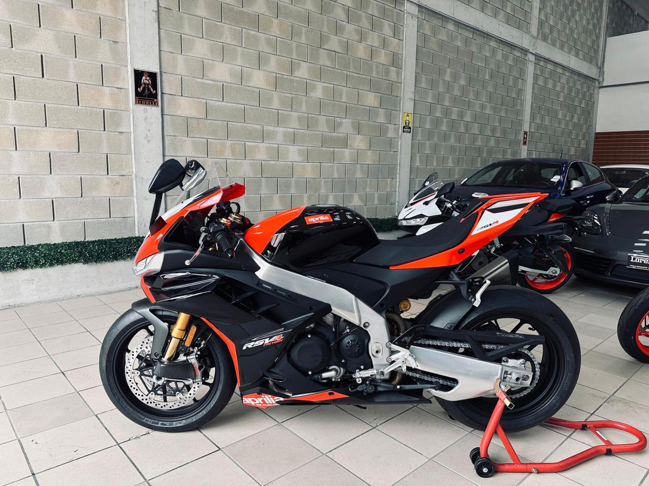 Aprilia RSV4 Factory - 09 SBK 1100 -