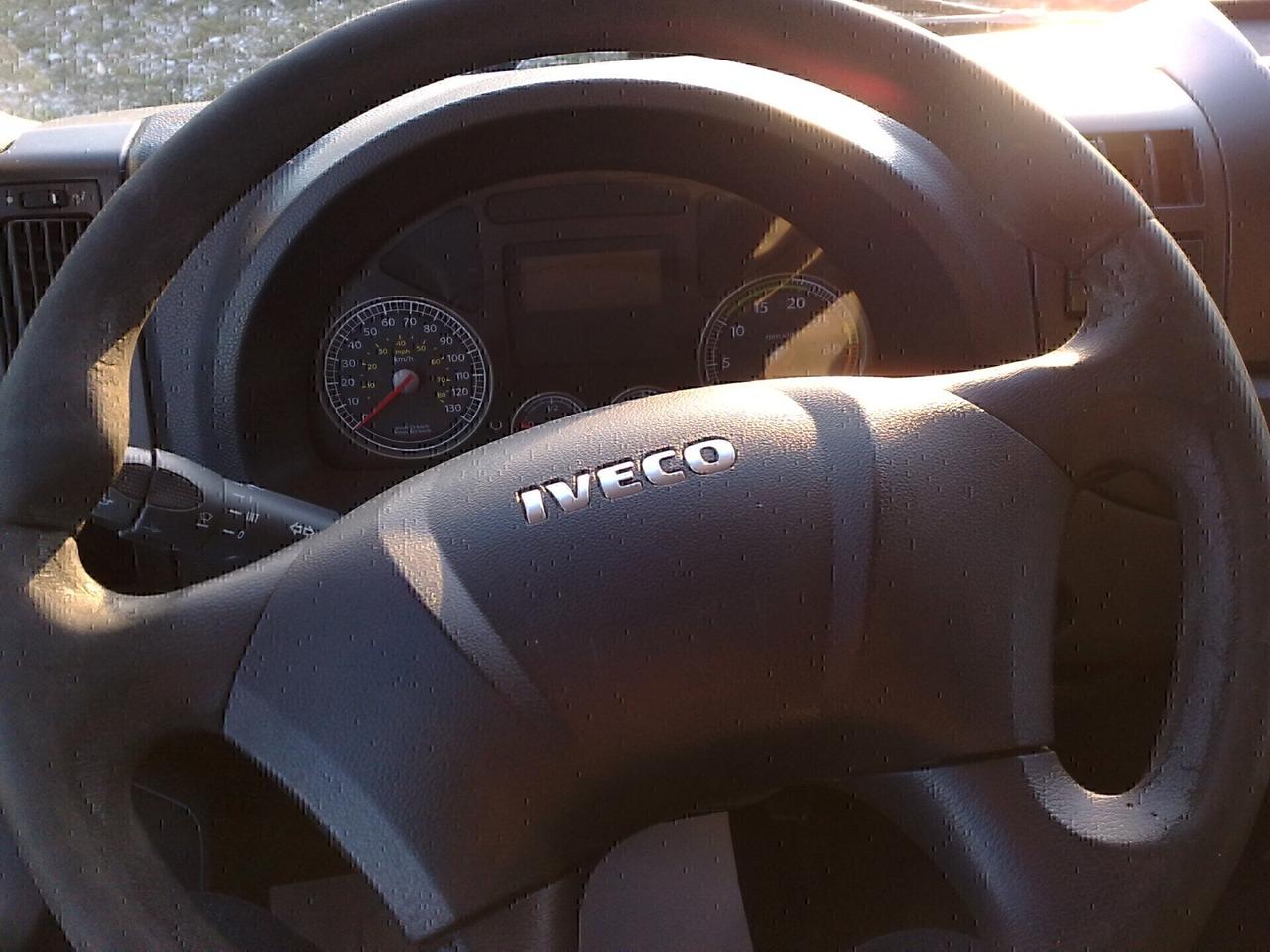 Iveco Eurocargo 75E18 Cassone fisso con grù - 2010