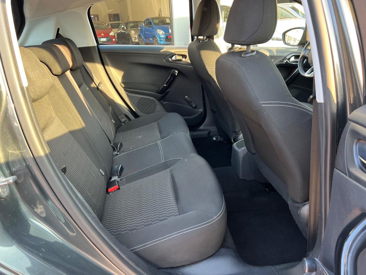 Peugeot 208 PureTech 82 5p. GPL Allure