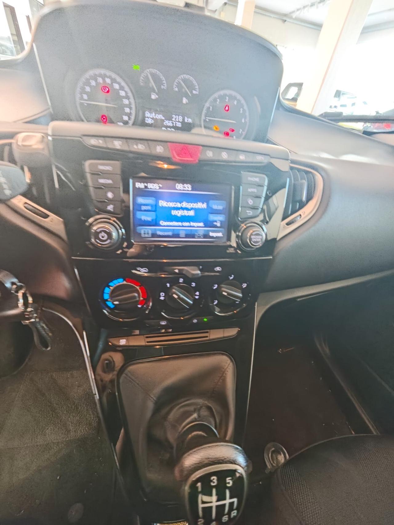 Lancia Ypsilon 1.0 FireFly 5 porte S&S Hybrid Ecochic Silver