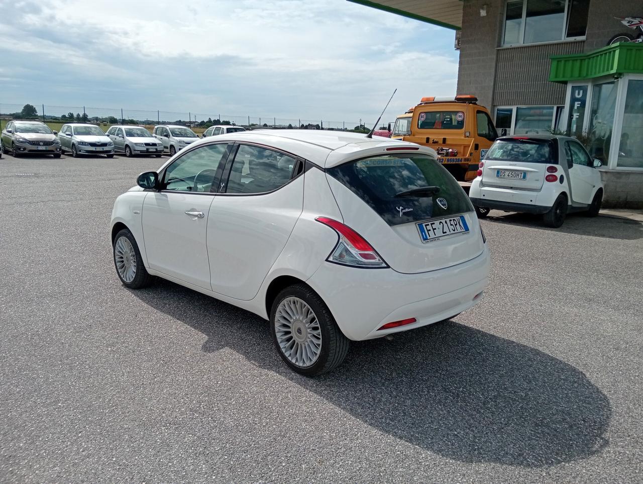 Lancia Ypsilon 1.2 69CV 5 porte OK NEOPATENTATI