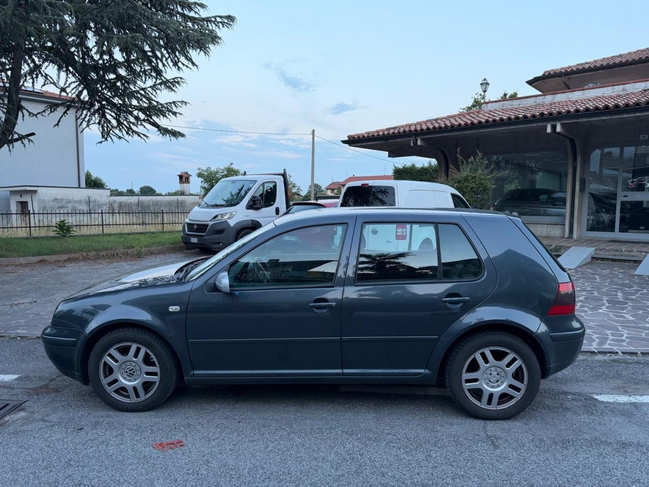 Volkswagen Golf 1.6 16V cat 5 porte Highline