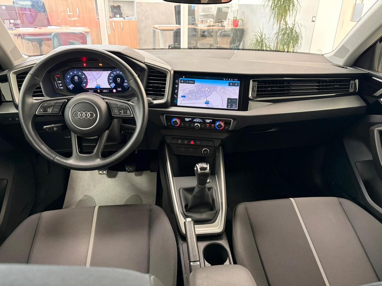 Audi A1 citycarver 30 1.0 tfsi Identity Black 110cv