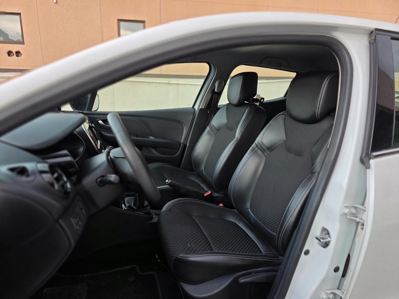 Renault Clio dCi 8V 90 CV 5 porte Moschino Intens