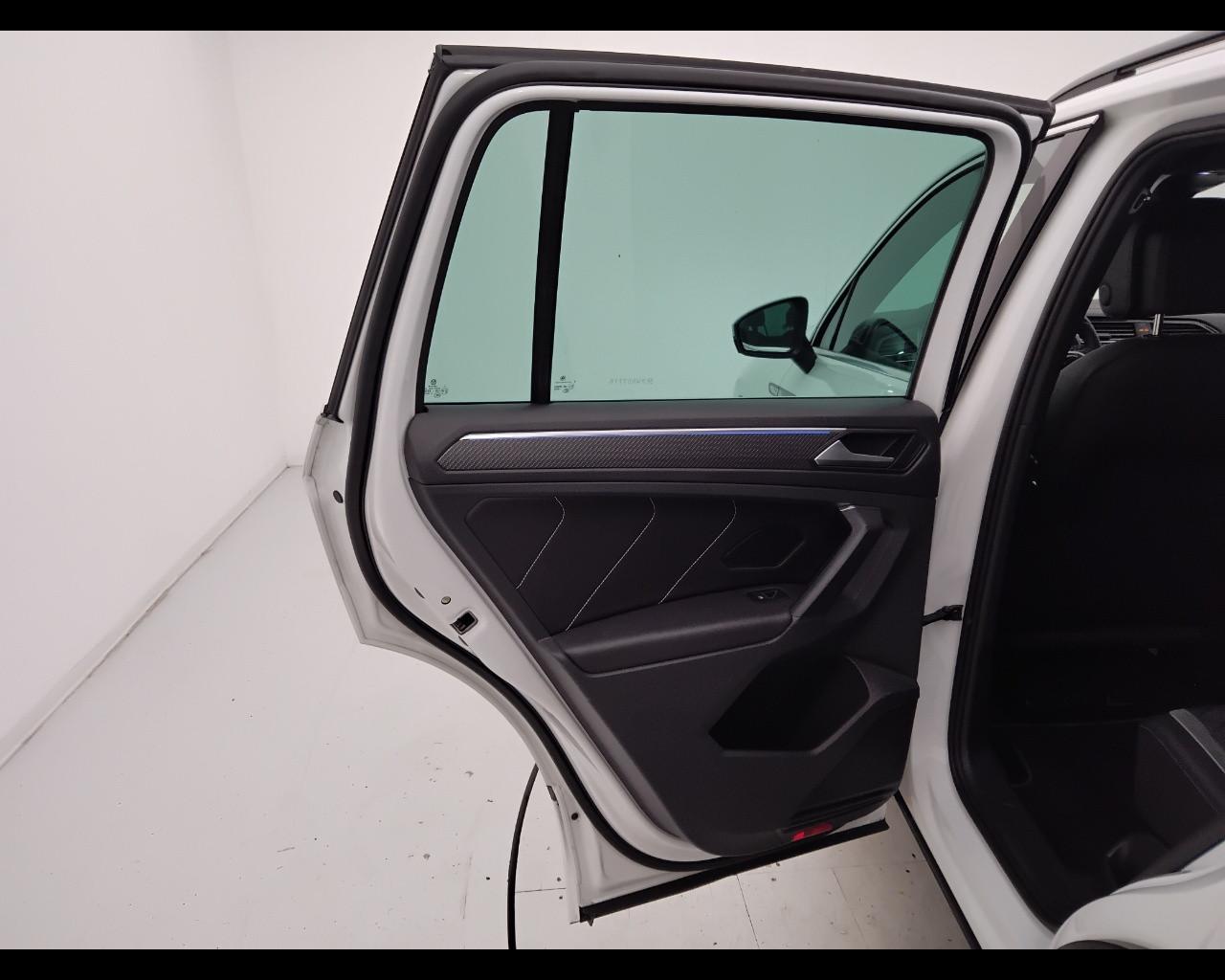 VOLKSWAGEN Tiguan II 2021 - Tiguan 2.0 tdi R-Line 4motion 150cv dsg