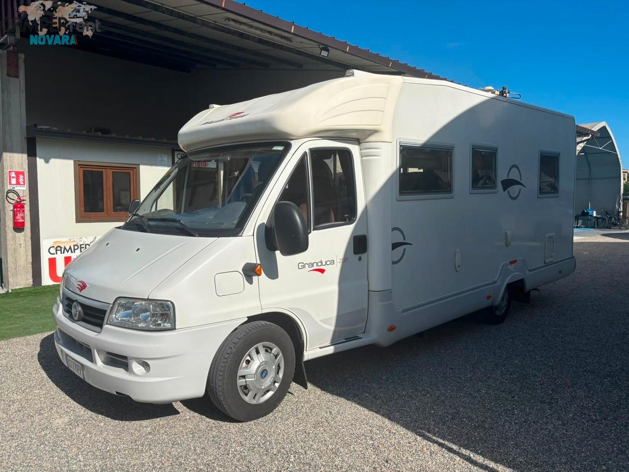 ROLLER TEAM GRANDUCA 255 P - SEMINTEGRALE CON LETTO ALLA FRANCESE ED AMPIO GARAGE (foro 92 x 61)