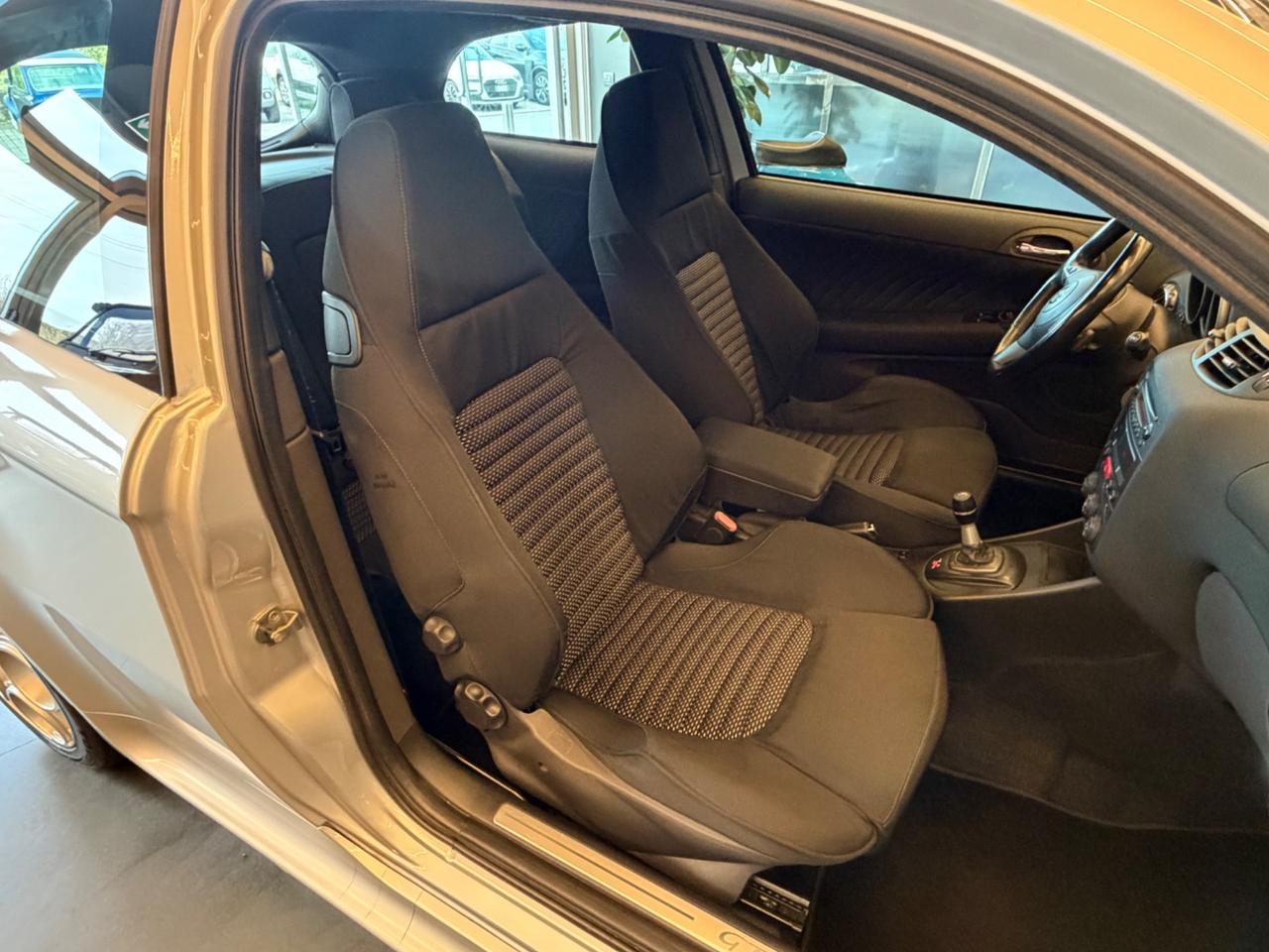 Alfa Romeo 147 3.2i V6 24V cat Selespeed 3 porte GTA