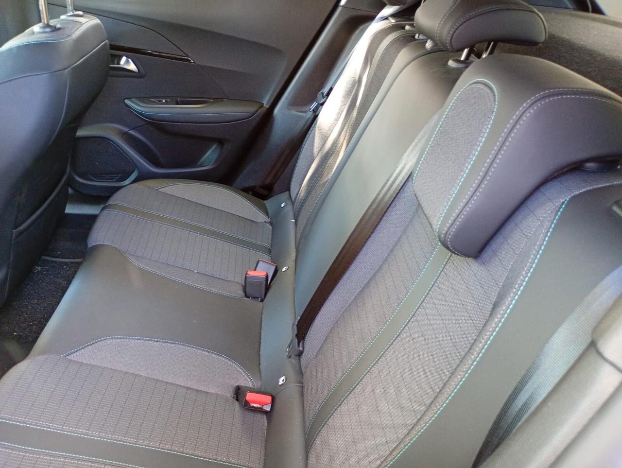 Peugeot 2008 BlueHDi 110 S&S Allure Pack
