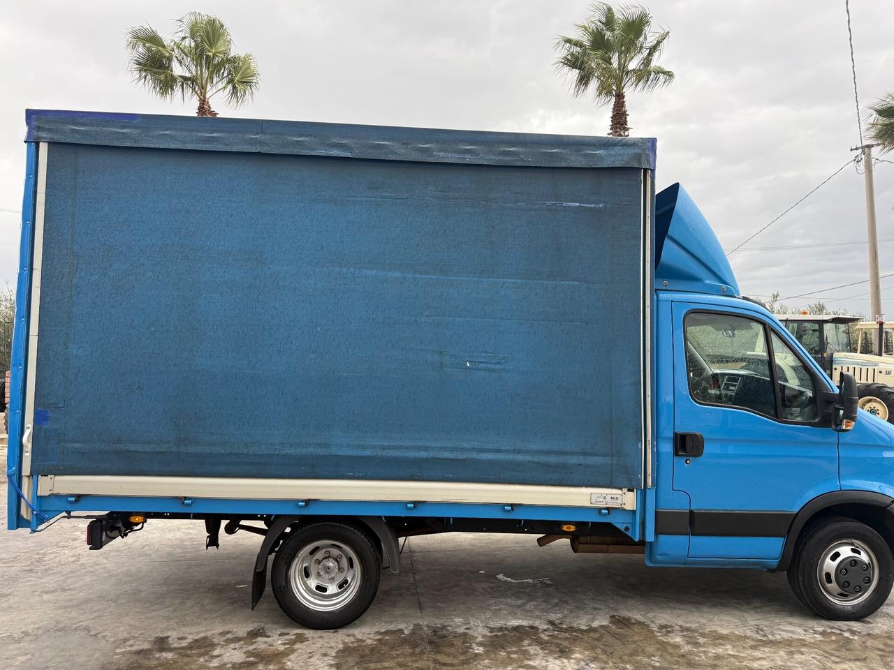 Trattore iveco Daily 35c10 cassonato telonato 4 metri per 2.15