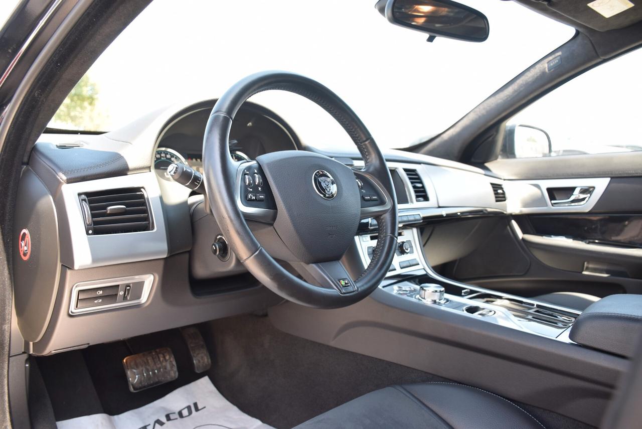 Jaguar XF BERLINA 2.2D 163CV AUTOM. R-SPORT-TETTO-PELLE-NAVI-SENSORI-CAM-CRUISE- IVA DETRAIBILE
