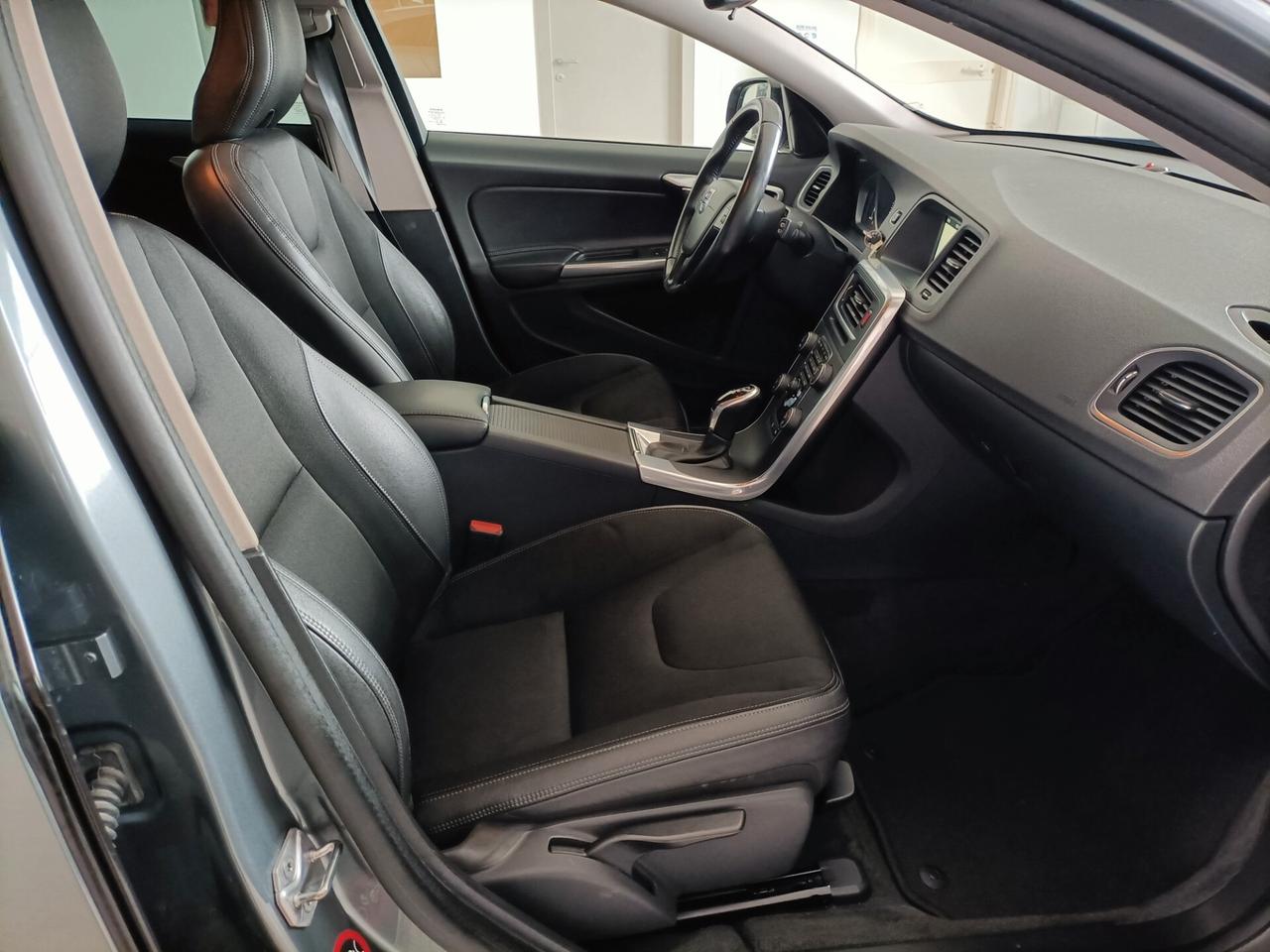 Volvo V60 2.0 D3 150 CV Geartronic R-design - 06/2016