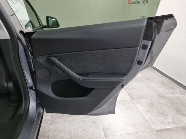 TESLA Model Y AWD Performance