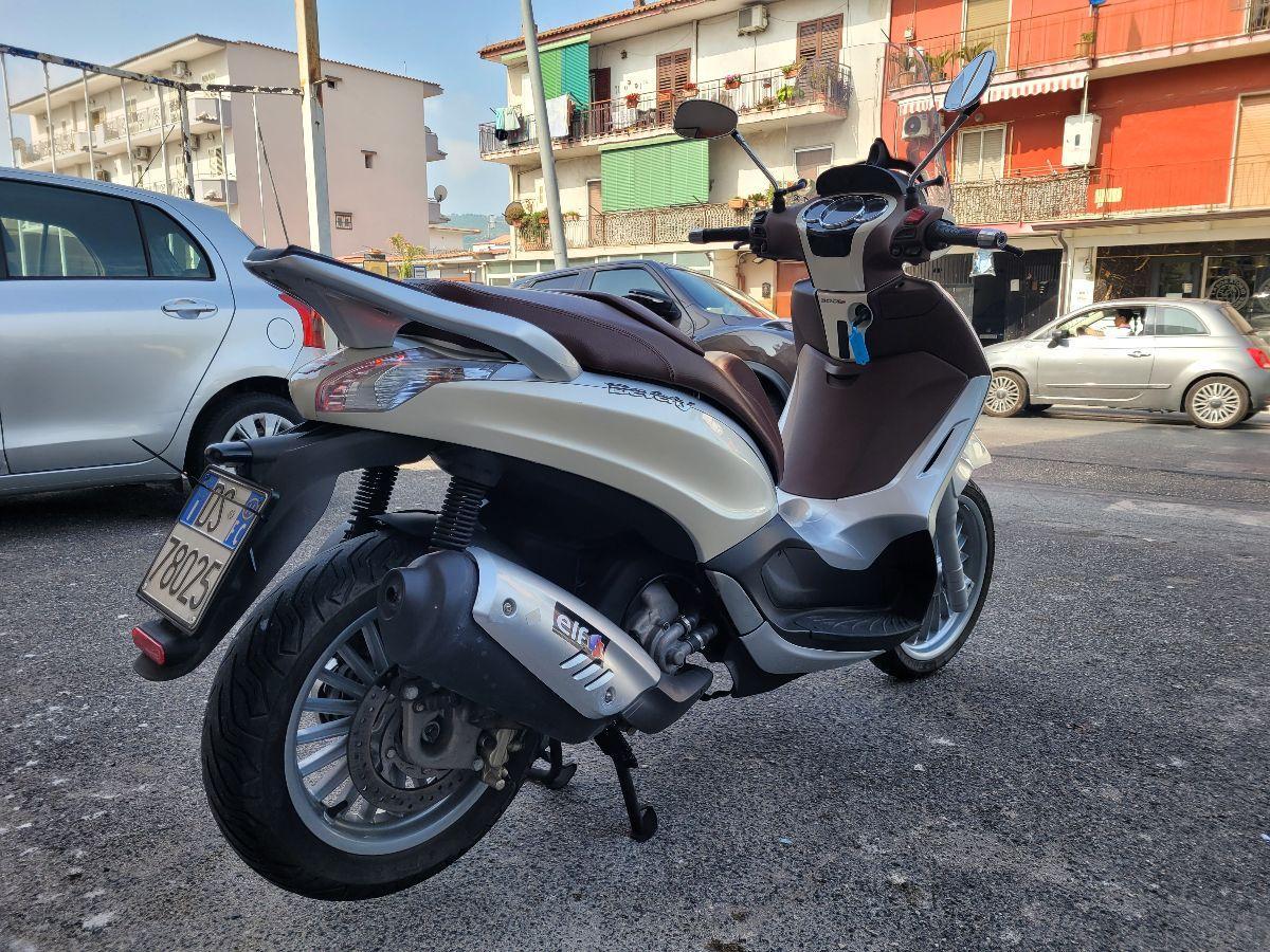 Piaggio - Beverly 300 - i.e.
