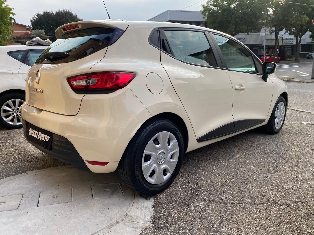 Renault Clio 1.2 75CV 5 porte Life NEOPATENTATI!!!